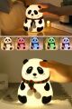 5 Farklı Renk Modlu Panda Figürlü Pofuduk LED Gece Lambası–Yumuşak Dokulu Çocuk Odası ve Dekoratif Şarjlı Ortam Işığı
