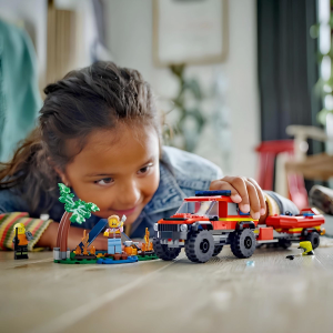 LEGO 4x4 Kurtarma Botlu İtfaiye Kamyonu