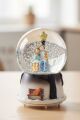 Pilli Işıklı Müzikli Kar Küresi–Kış Masalı Bankta Sevgili Figürlü Eğlenceli Masaüstü Biblo, LED Aydınlatmalı Dekoratif Hediyelik Kar Küresi