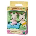 Sylvanian Families Çikolata Kulaklı Tavşan İkiz Bebekleri 5420
