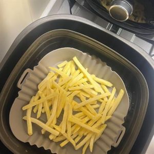 Renkli Isıya Dayanıklı Yıkanılabilir Silikon Fırın  Airfryer Kare Model Pişirme Matı 20 cm
