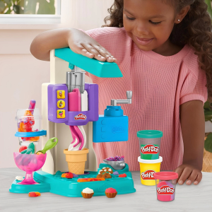 Hasbro Play-Doh Gökkuşağı Girdaplı Dondurma Oyun Seti G0028