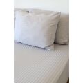 Nevresim Dünyası Basic Stripe Çift Kişilik Fitted Micro Saten Çarşaf ve 2 Yastık Kılıfı Gri