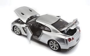 Bburago 1:18 Nissan GT-R R35 2009 Model Araba