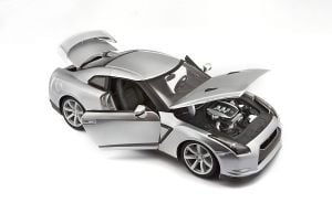 Bburago 1:18 Nissan GT-R R35 2009 Model Araba