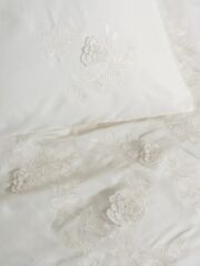 Cotton Box 3D Nakışlı Çift Kişilik Saten Nevresim Takımı Chic Ekru